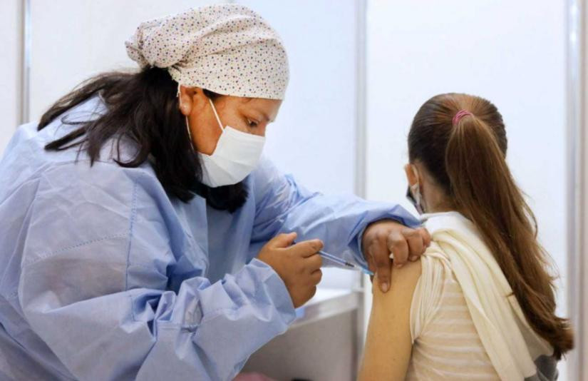 Comenzó la vacunación de adolescentes de entre 12 y 17 años sin comorbilidades