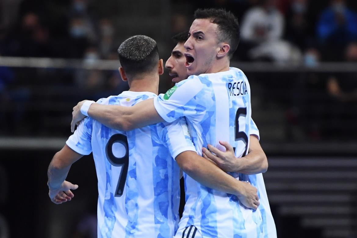 Festejo de Argentina ante Brasil por las semifinales del Mundial de Futsal
