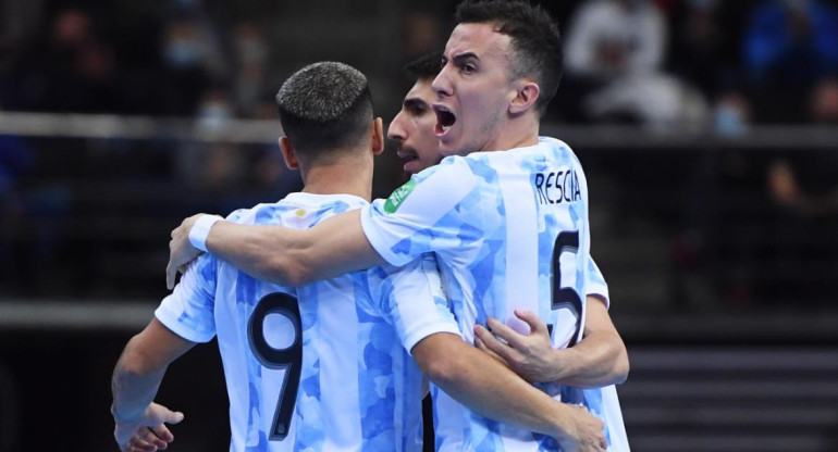 Festejo de Argentina ante Brasil por las semifinales del Mundial de Futsal
