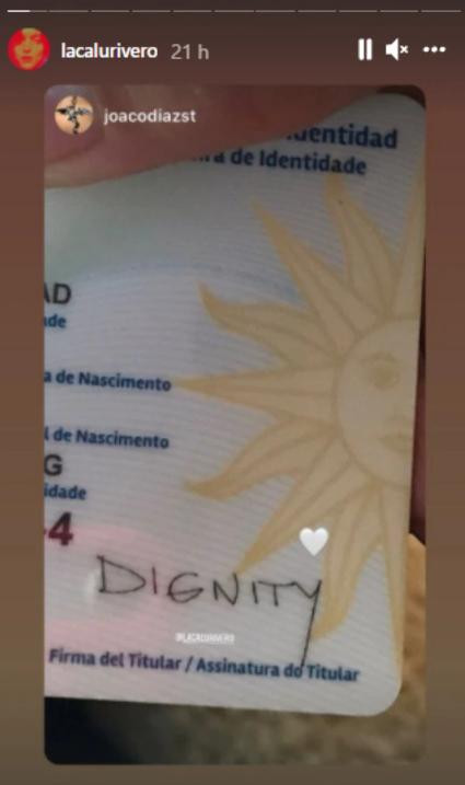 Documento de Calu Rivero con la firma de Dignity