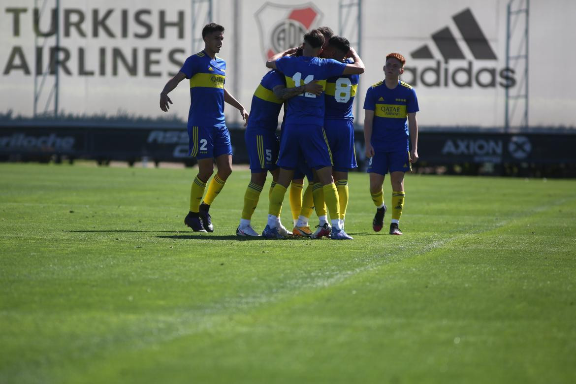 Festejo de la Reserva de Boca ante River en el River Camp