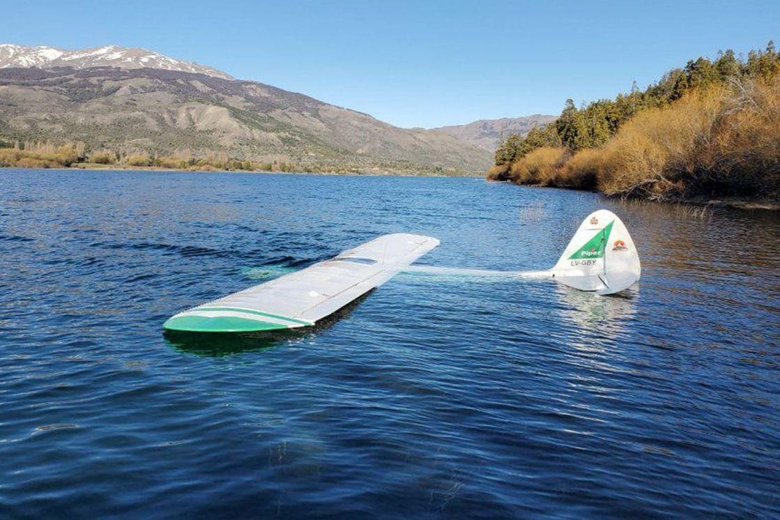 Avioneta amerizó en lago en Trevelin