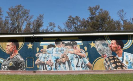 Mural de los Campeones de América en el predio de AFA