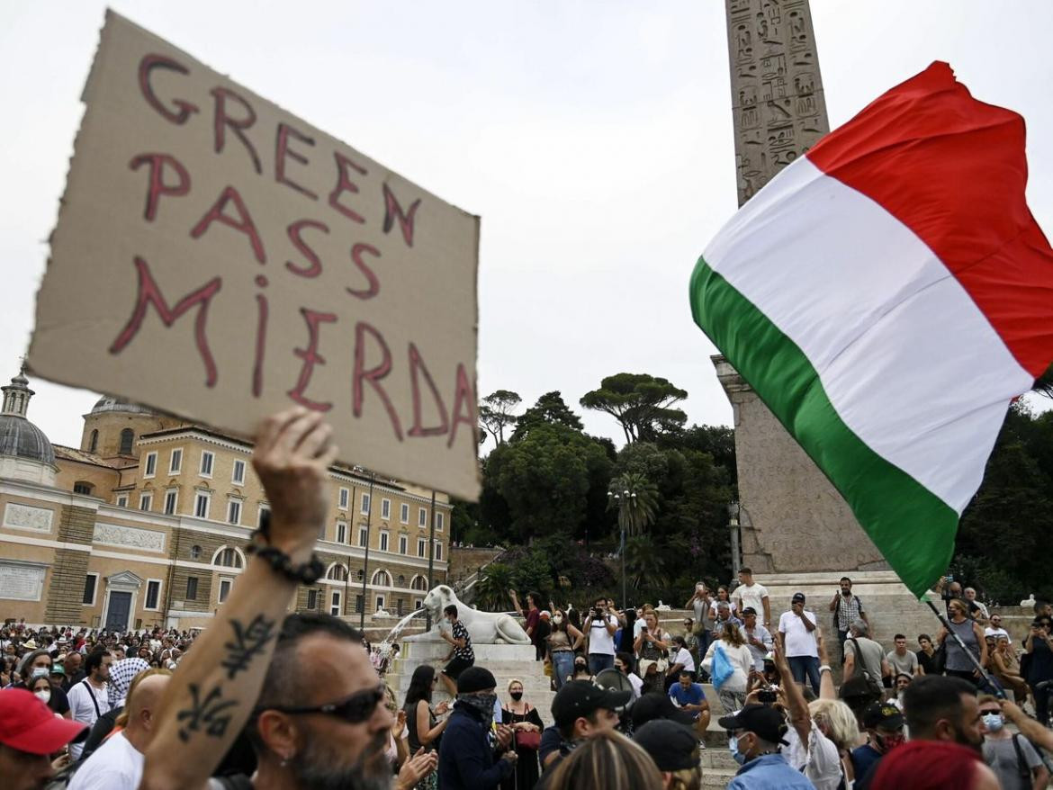 Coronavirus en Italia, marcha antivacunas, Reuters