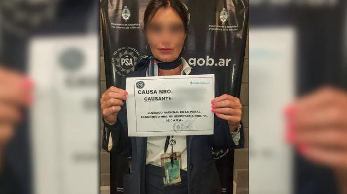 Laura Diana Schulz, azafata detenida por contrabandear oro y dólares a Miami