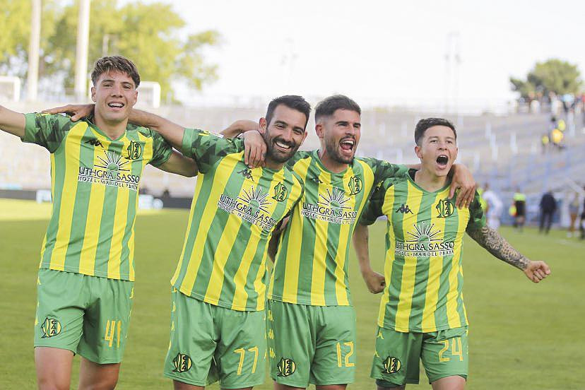 Festejo de Aldosivi por la Liga Profesional de Fútbol