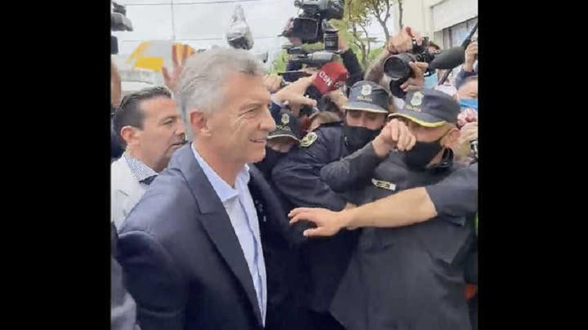 Mauricio Macri le sacó el micrófono a un periodista de C5N	