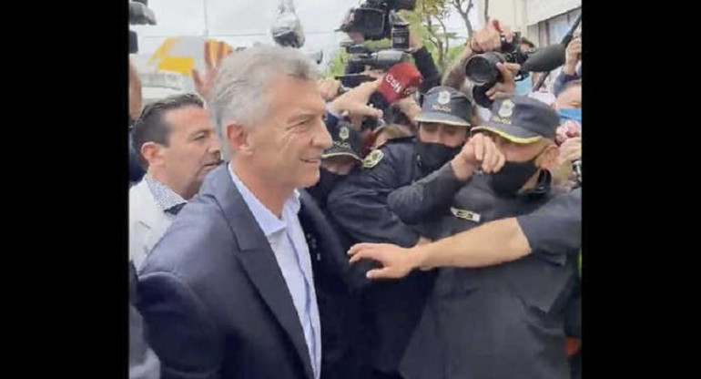 Mauricio Macri le sacó el micrófono a un periodista de C5N	