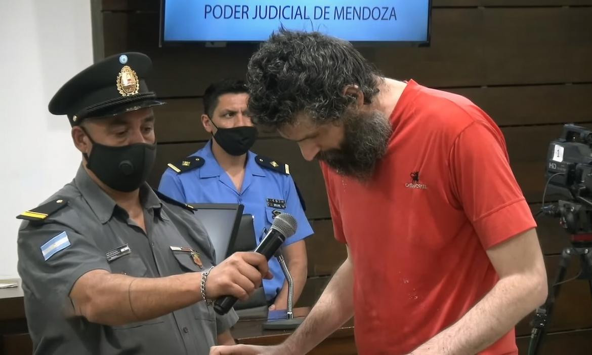 Gilad Pereg, acusado de matar a su madre y a su tía en enero de 2019 en Mendoza, durante la última audiencia del juicio. NA