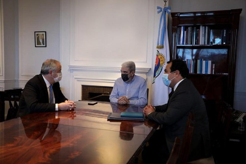 Aníbal Fernández, recibió al vice ministro del Interior y Seguridad Pública de Chile.