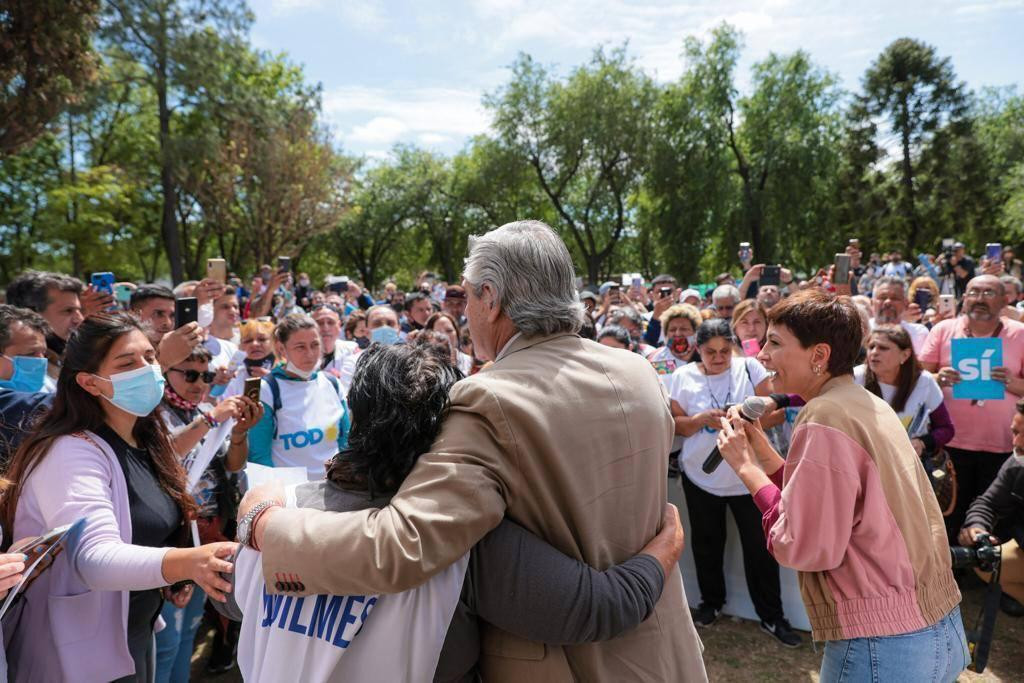 Mayra Mendoza y Alberto Fernández en Quilmes