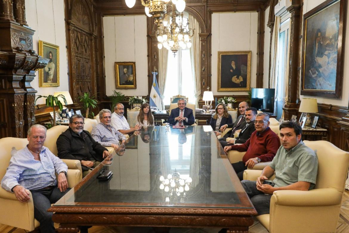 Reunión de Alberto Fernández con la CGT y movimientos sociales