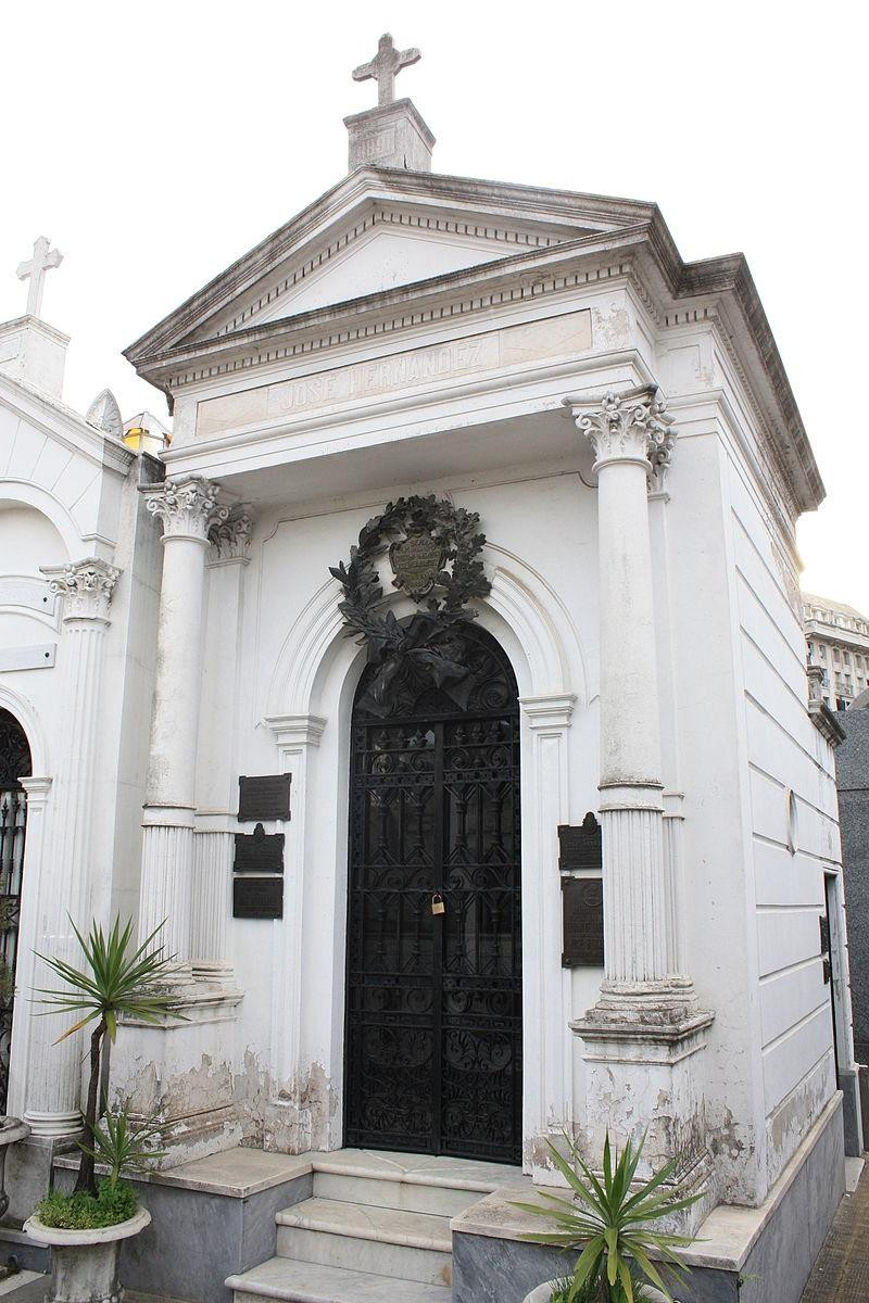 Mausoleo de José Hernández en el cementerio de la Recoleta