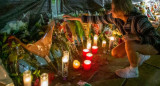Flores dejadas en memora de las víctimas de la avalancha, foto NA