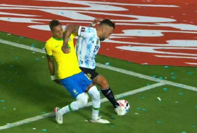 La Conmebol suspendió a los árbitros del partido entre la Argentina y Brasil por no expulsar a Otamendi
