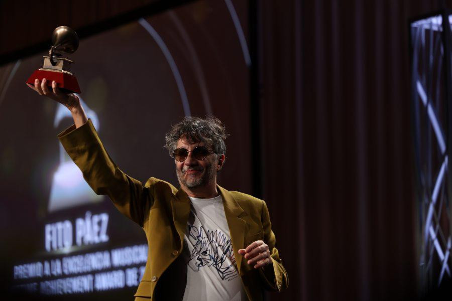 Fito Páez recibe premio Excelencia musical