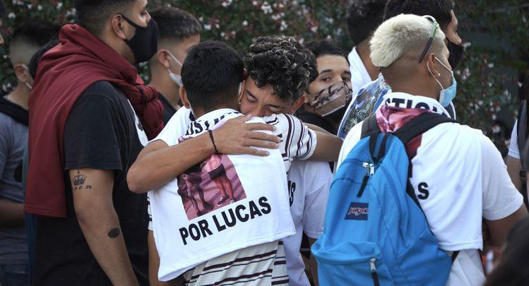 Asesinato de Lucas González, familiares en el velatorio
