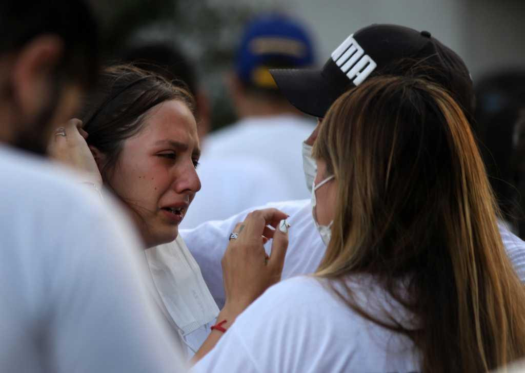 Despiden los restos del futbolista asesinado Lucas González, NA