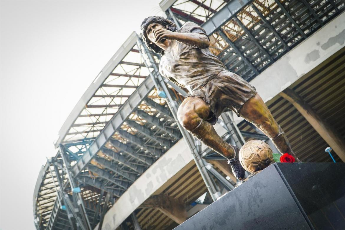 Estatua de Maradona en Napoles. EFE.