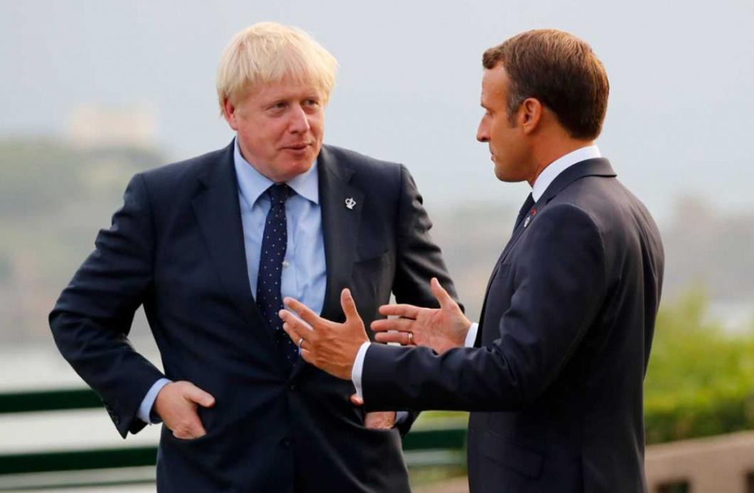 Bois Johnson y Emmanuel Macron, NA