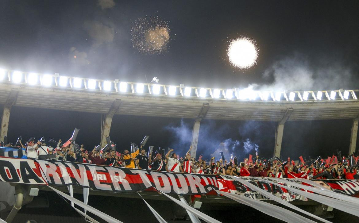 Hinchas de River en el Monumental, foto NA