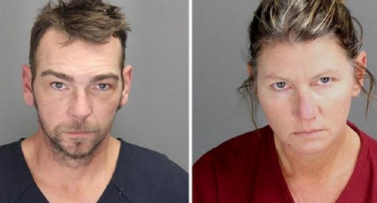 James y Jennifer Crumbley, los padres del menor acusado de matar a 4 personas en una escuela de Michigan