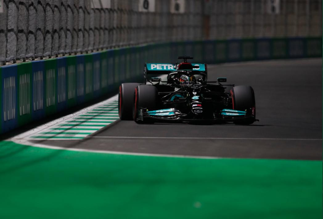 Hamilton ganó el GP de Arabia de F1: llega a la última carrera igualado con  Verstappen en la punta del campeonato | Canal 26