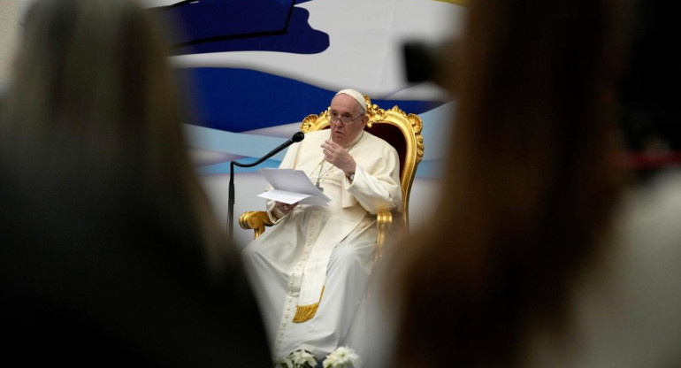 Papa Francisco en su gira por Grecia, Reuters