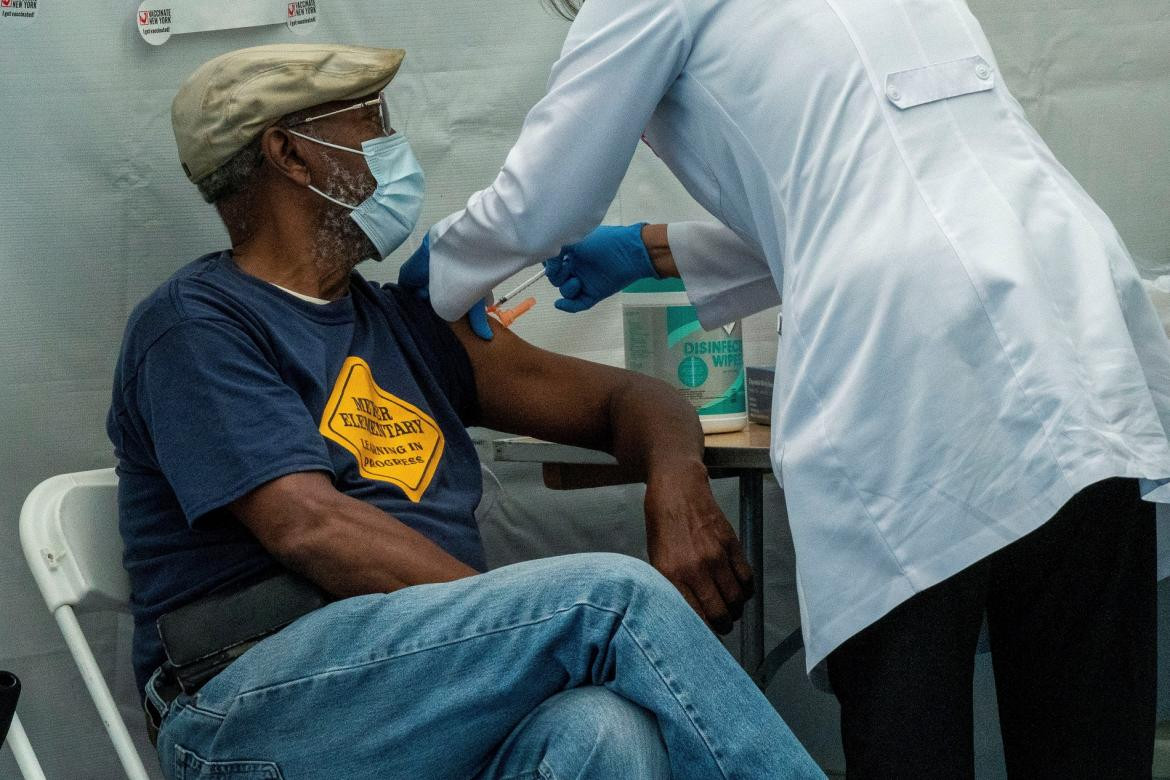 Vacunación contra el coronavirus en Nueva York. Reuters.
