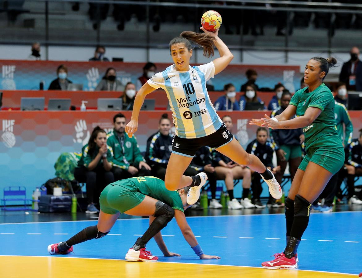 La Garra ante Brasil en el Mundial de Handball femenino 2021, AGENCIA EFE