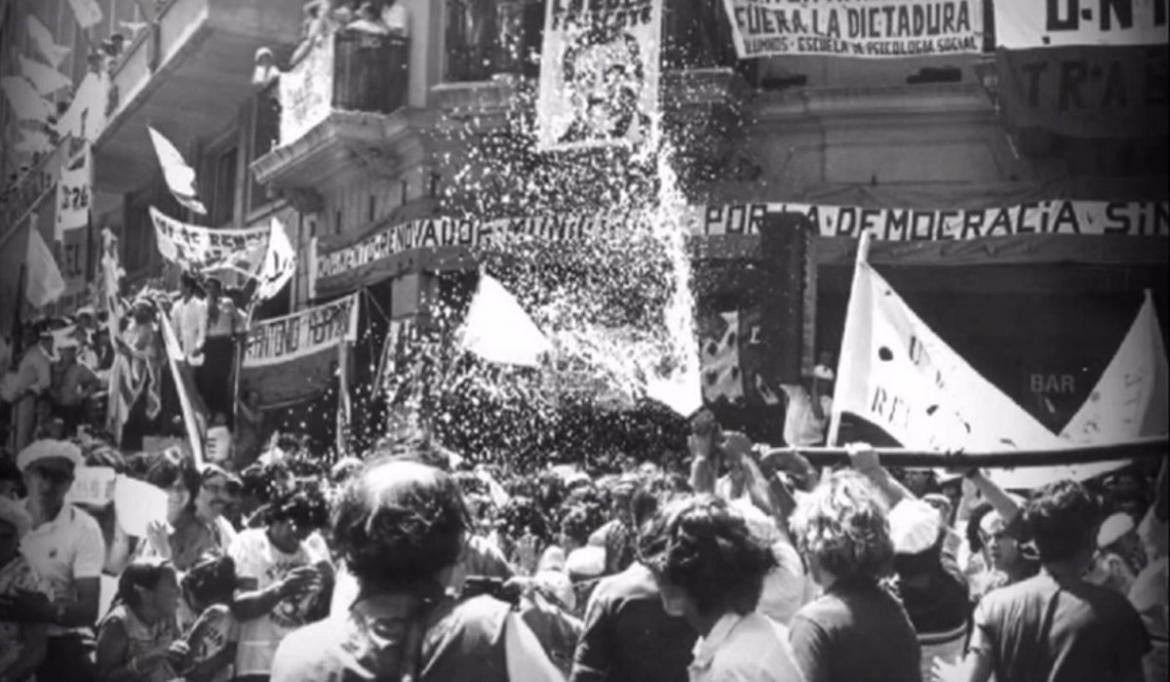 Vuelta del país a la Democracia en 1983