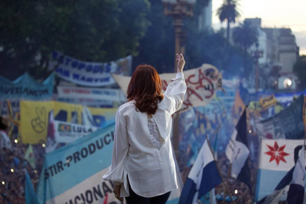 Cristina Fernández de Kirchner en el acto por del Dia de la Democracia y los Derechos Humanos en plaza de Mayo.	