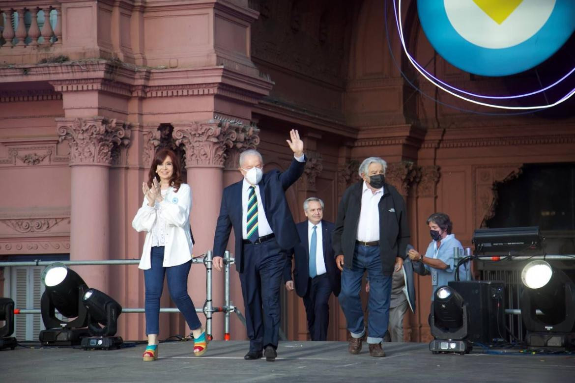 Cristina Fernández de Kirchner en el acto por del Dia de la Democracia y los Derechos Humanos en plaza de Mayo.	