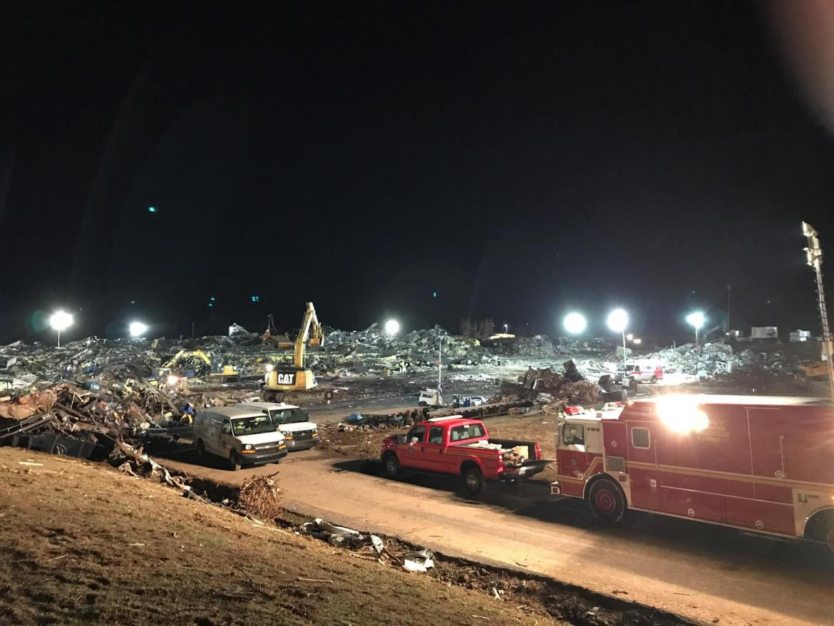 Tornado arrasador en Kentucky, remoción escombros en fábrica, EFE