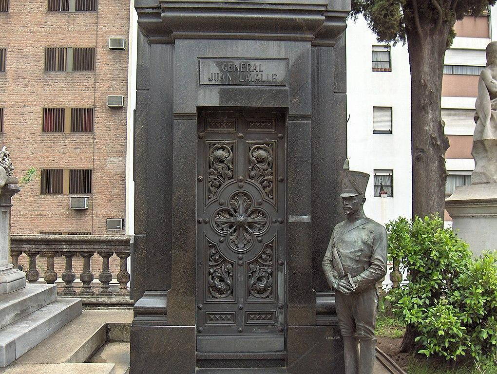 Tumba de Juan Lavalle en el Cementerio de La Recoleta