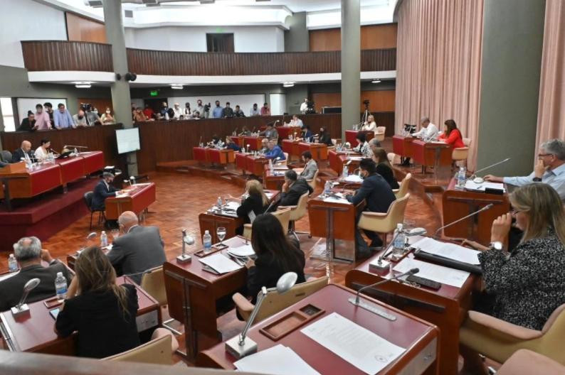 Los legisladores durante la sesión en Chubut, foto NA