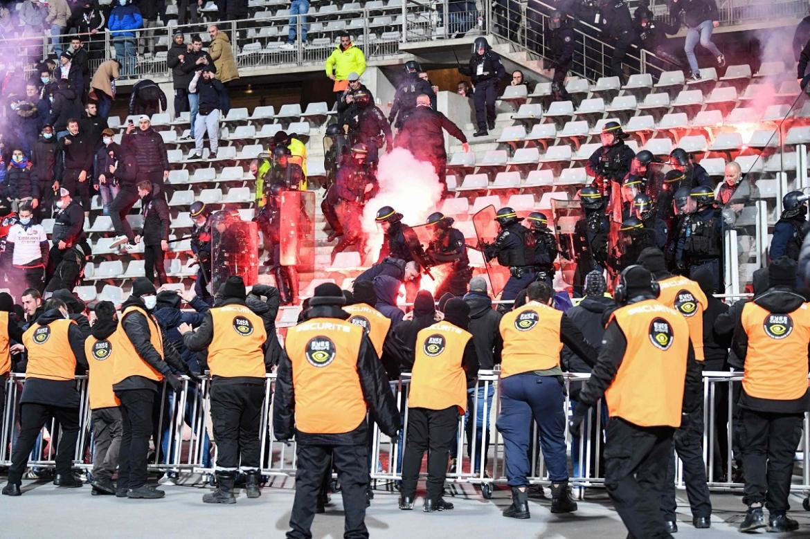 Incidentes en liga de Francia Paris FC VS. Lyon