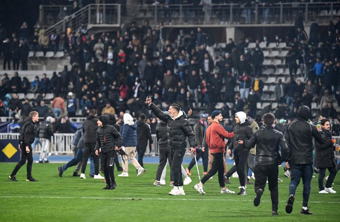 Incidentes en liga de Francia Paris FC VS. Lyon
