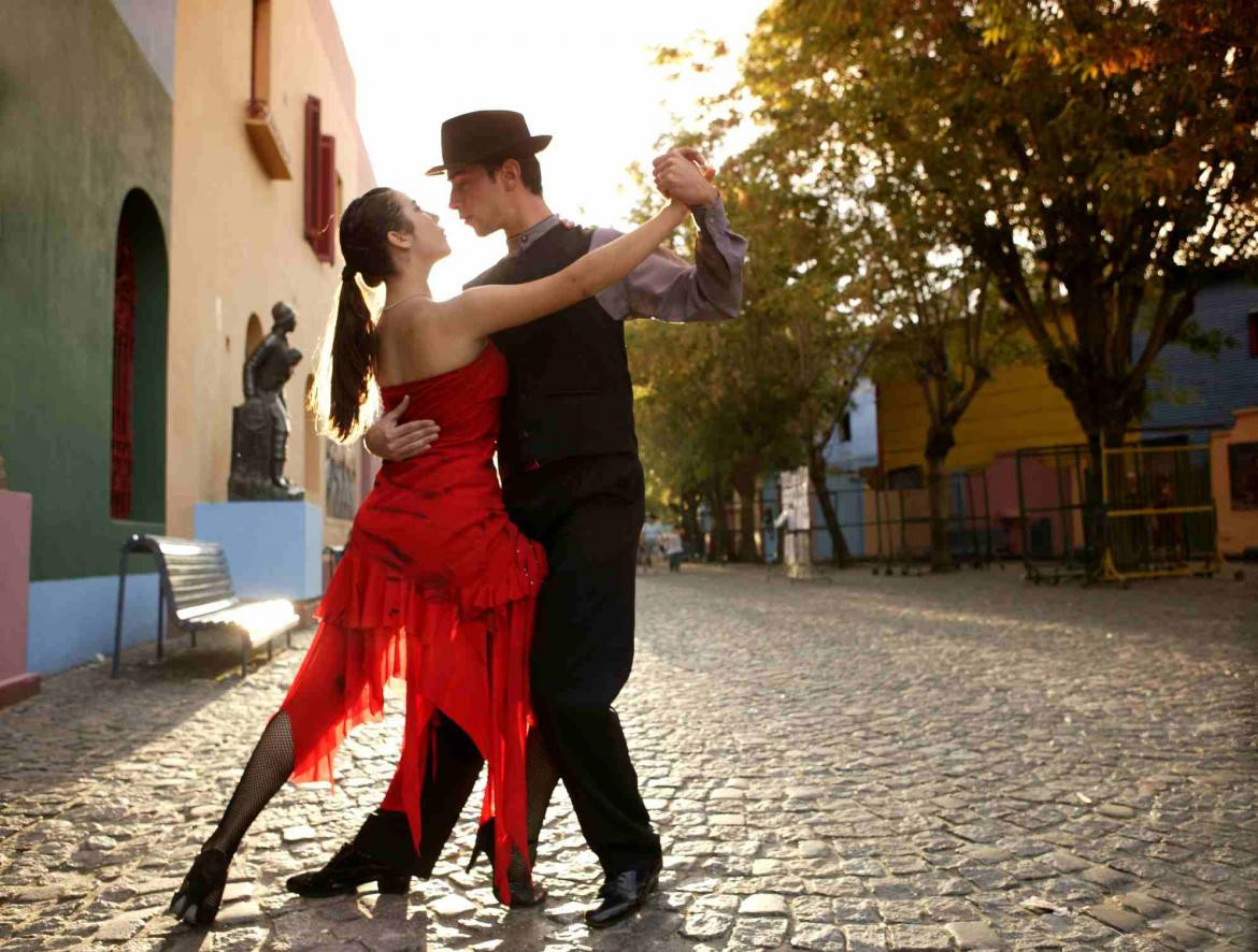 Pareja bailando tango