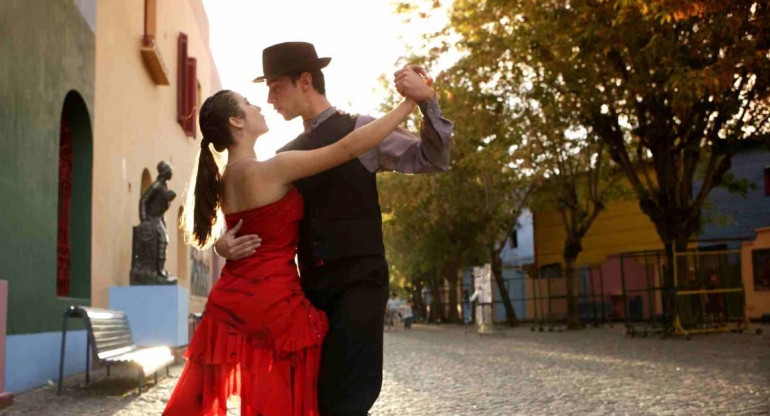 Pareja bailando tango