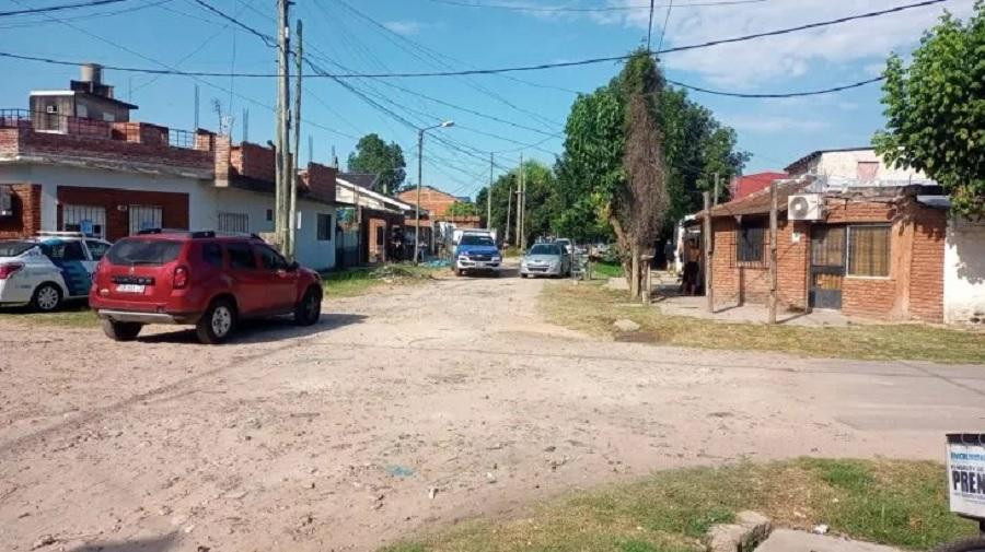 Horror en Berazategui: una mujer mató a su marido y lo enterró en el jardín de su casa	