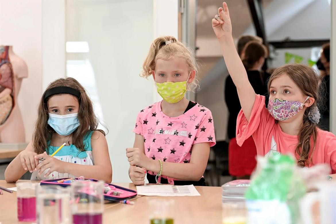 Coronavirus  en Francia, mascarillas, niños, EFE