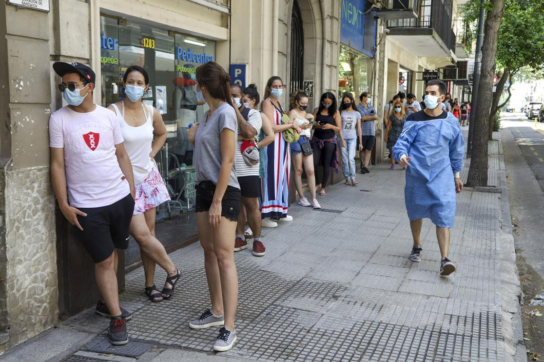 Coronavirus, Argentina, pandemia, fila para hisopado, NA