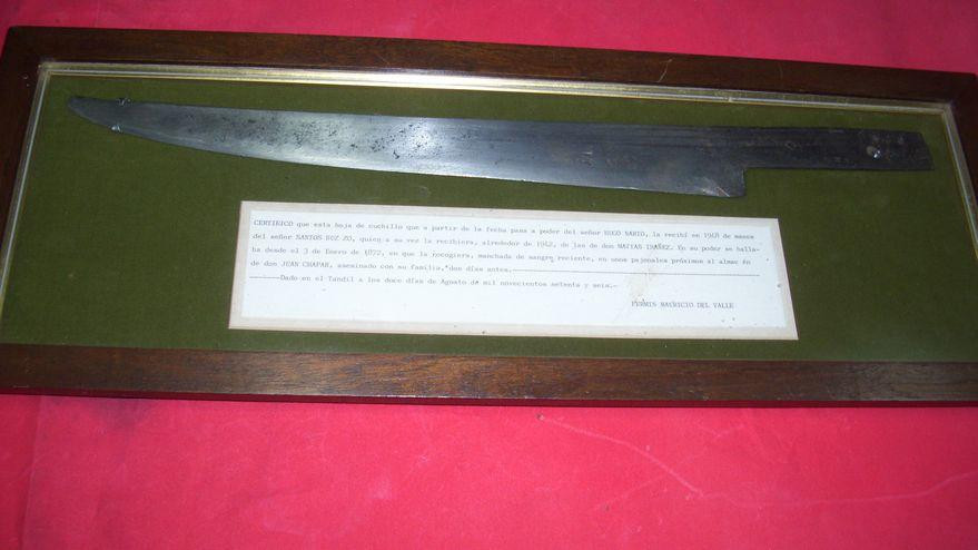 Cuchillo utilizado en la masacre, hallado manchado de sangre, en las proximidades del almacén de Don Juan Chapar
