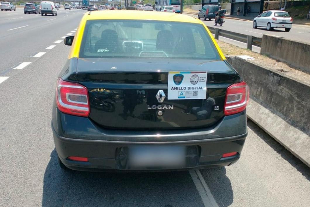 Viajaban en taxi robado y la Policía los siguió de Mataderos a Vicente López