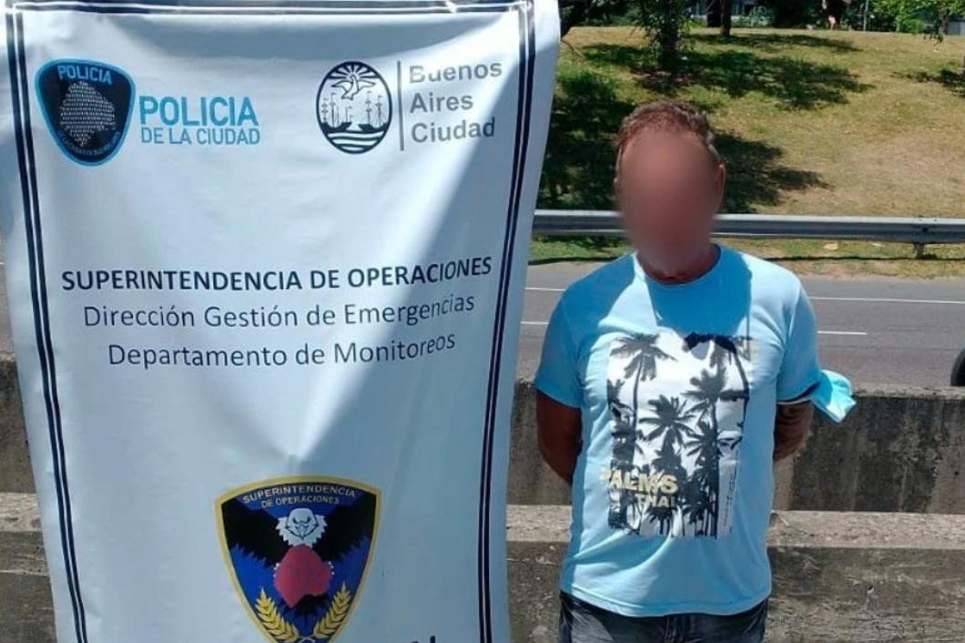 Viajaban en taxi robado y la Policía los siguió de Mataderos a Vicente López