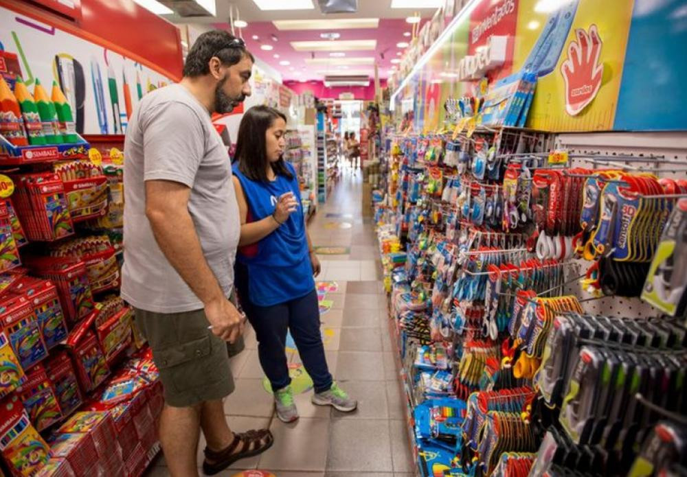 Compra de útiles escolares, Foto NA