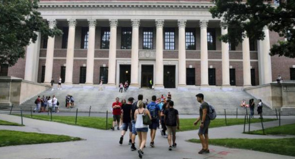 Por el Covid-19, las universidades de EEUU perdieron más de medio millón de estudiantes