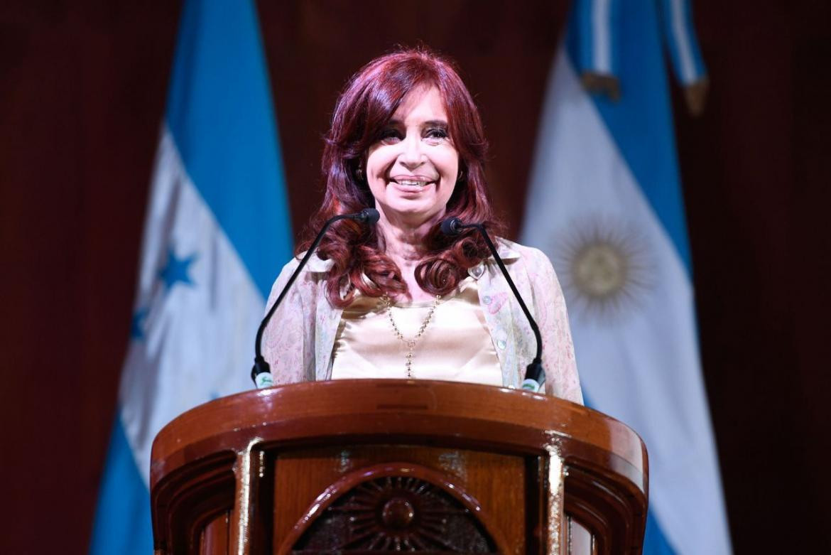 Cristina Kirchner en una conferencia en la Universidad Autónoma Nacional de Honduras