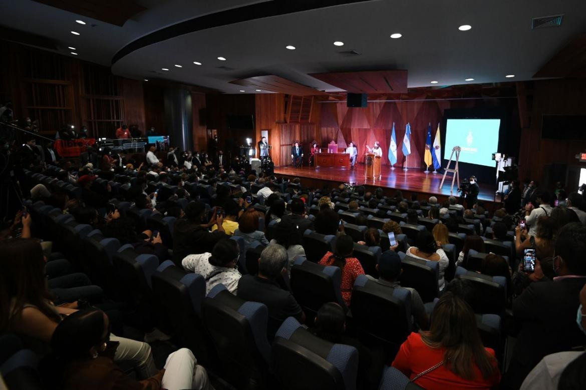 Cristina Kirchner en una conferencia en la Universidad Autónoma Nacional de Honduras
